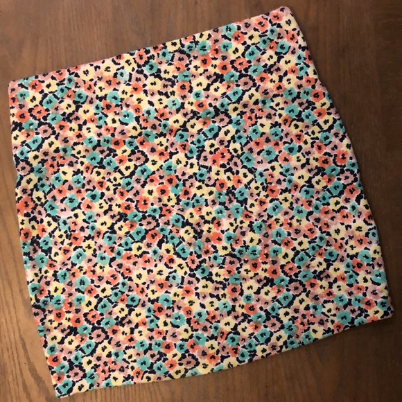 NWOT BCBGeneration Mini Skirt Floral pattern Size M - Picture 6 of 6